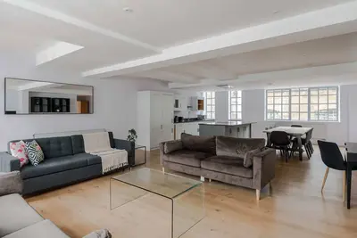 Image de Law & Order - Farringdon - by Frankie Says