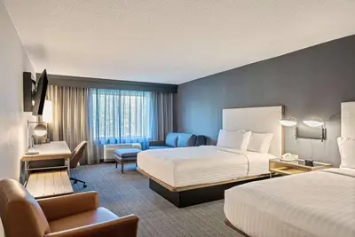 Image de Gloucester Berkeley Rose Garden! 3 Family-friendly Suites w/ Starbucks & Parking