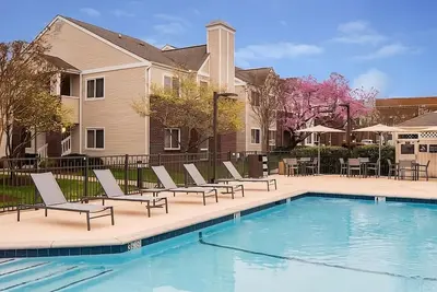 Image de Minutes to The Parthenon Nashville! 2 Pet-friendly Units w/ Free Breakfast, Pool