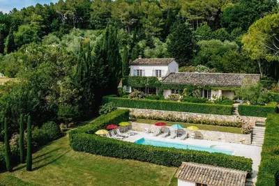Image de Le mas des Lavandes, en pleine nature, domaine privé avec piscine privative