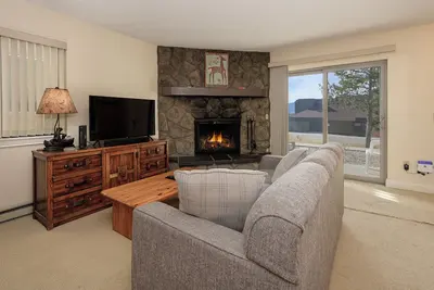 Image de Cozy & remodeled 1 bedroom, ground floor, mountain views