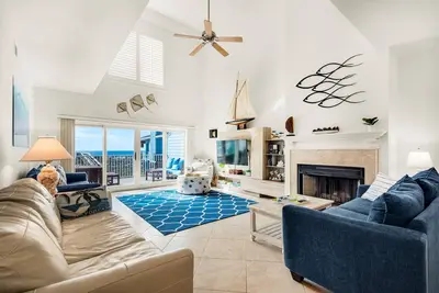 Image de 🏝️Beach Front- Gulf Views- Multiple Balconies-Comm. Pool-3br Portside Villas 17