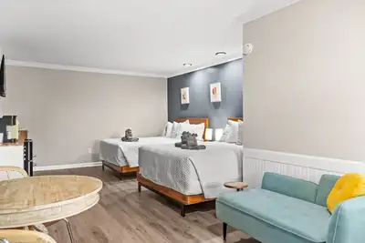 Image de Premium Double Queen Room Hotel- 2 Pools, Near Beach/Boardwalk, No Pets Allowed