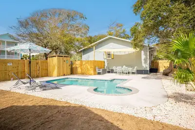 Image de The Lazy Pelican: Centrally Located and a Short Walk to the Beach