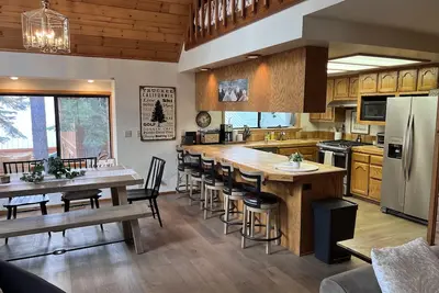 Image de Summer and ski retreat with amenities! Accepting monthly-only rentals