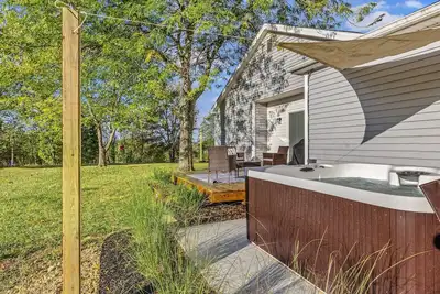 Image de The Luxe/ Hot Tub/ On Bright Leaf Golf Course
