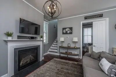 Image de 🐶 Pet-Friendly in Park Circle | Dual Master Bedrooms!