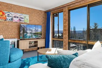 Image de Bluegums 3 is a top floor 2-bedroom and one bathroom apartment