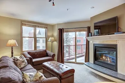 Image de 2 Minute Walk to the Gondola/Pool and Hot Tub Access/Private Patio