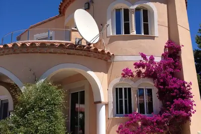 Image de Villa Lorena avec grande piscine privée, au calme et a 3 km de la mer, chiens ok