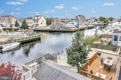 Image de Cozy home on the water. Pet friendly and just a 5 minute drive to Lbi beaches! \n