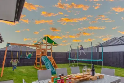 Large Family Retreat Spacious Home, Games Room Sleeps 12