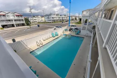 Image de Condo Beach Block with Pool\n