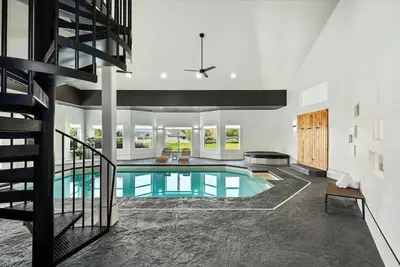 Image de Private Oasis On 2 Acres w/ Indoor Pool & Theater!