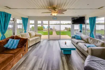Image de Lakefront Antioch Cottage w/ Dock & Gas Grill!
