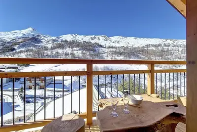 Image de Chalet, wifi, 5ème étage, vue vallée, remise en forme, terrasse, cheminée ou poêle à bois, parking