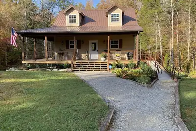 Image de Touch of Heaven-entire cabin, family friendly, 3 levels, maximum of 8 guests.
