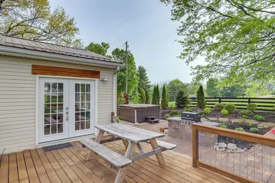 Image de Dry Ridge Rental Home w/ Hot Tub & Game Room!