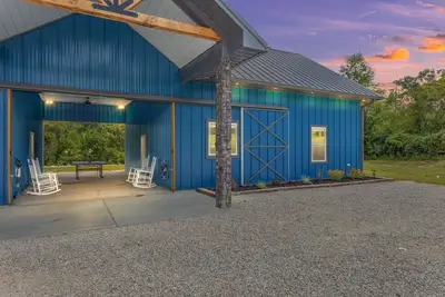 Image de New Barndo\/Kayak Launch\/ 2 Private Hot Tubs