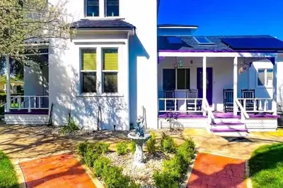 Image de Modern Victorian! Walk Downtown W/Firepit\n