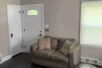 Image de Cozy Two Bedroom Home