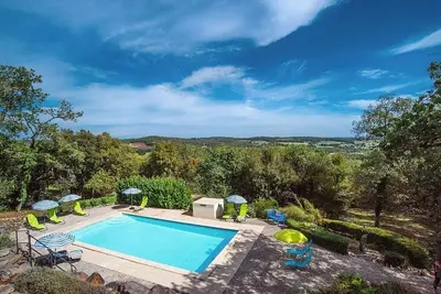 Image de Beautifully Finished House, Modern Interiors, Private Heated Pool & Fabulous Location near Martel!