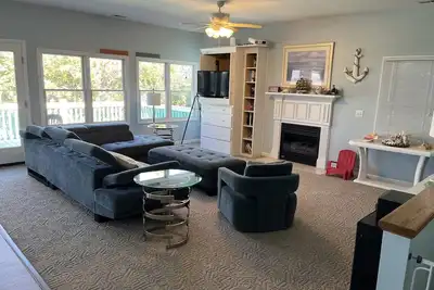 Image de Waterfront 4 Br retreat at the sound side and only 100 steps to the ocean beach.