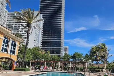 Image de Luxurious Condo On The Beach
