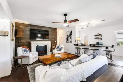 Image de Close to a beautiful beach and peaceful back garden, Lantana Fl