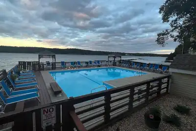 Image de Spacious Condo with Main Channel Views!