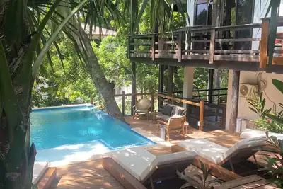 Image de Lovely Pool, Walk to Beach, located btwn West Bay & West End