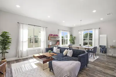Image de Modern Luxury Richardson Square Townhome