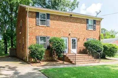 Image de Centrally Located 2 Bd Townhouse