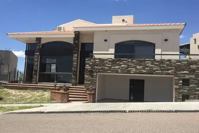 Image de Los Andes House. View Of The Andes Mountains.