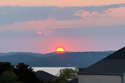 Image de 4b/4bw/Hot tub, indoor pool, Lakeview Trl, near dwntwn Branson, Big Cedar, golf