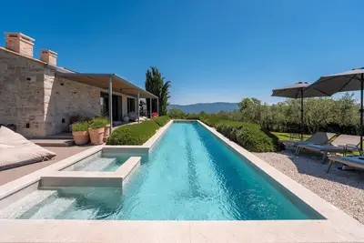Image de Belle maison Ă Pican avec sauna