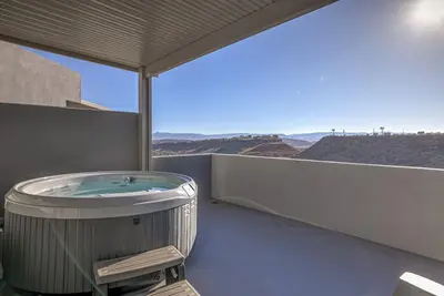Image de Hilltop Tranquility! Location! Views! Seclusion!