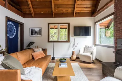 Image de Zen Japanese Catskills Cabin, w/ Firepit, Fireplace, Tatami, Mtn Views, Hiking
