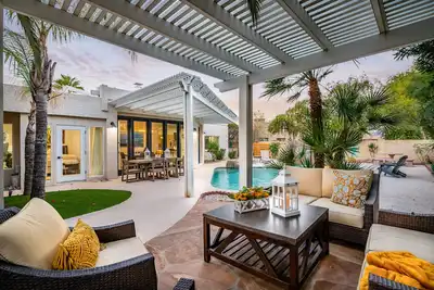 Image de Game Nights, Swimming, and Whispering Palms