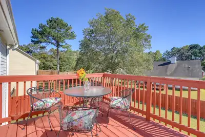 Image de Spacious Georgia Home w/ Deck, Grills & Fireplace!