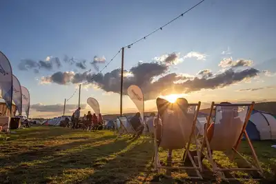 Image de Luxury Camping & hotel tents at the F1 and MotoGP. 20 minute from the circuit