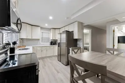 Image de 140 E Burk Ave, Unit B