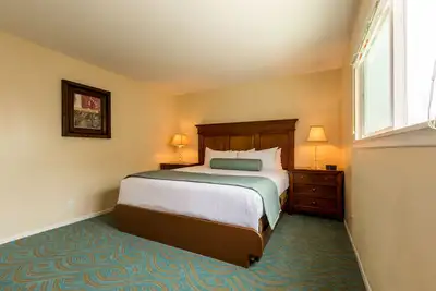 Image de Good-Value Accommodation! 3 Convenient Units, Kitchen, Onsite Parking!