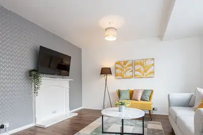 Image de Spacious 3-Bed Home with Driveway