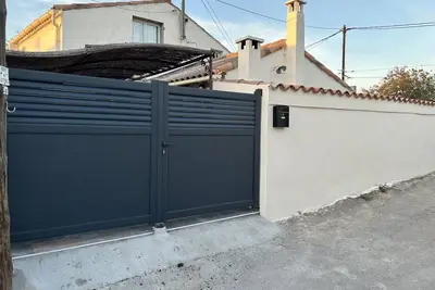 Image de 2 Bedroom Private vacation home in Saint-Mitre-les-Remparts