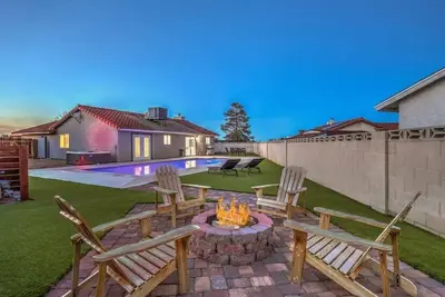 1 Story, 3br Home w Pool, Hot tub, Firepit& Grill