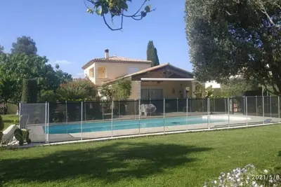 Image de Grande villa provençale, vue mer, Internet haut débit, piscine sécurisée