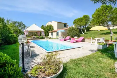 Belle maison de 4 chambres à Santa Luce