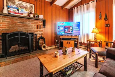 Image de Waterfront/2fireplaces/Hottub/KingBed/Firepit/Smoker/Grill, Serenity