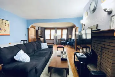 Image de North Buffalo Two Bedroom Apartment With King Suite. Himalayan Vibes.
